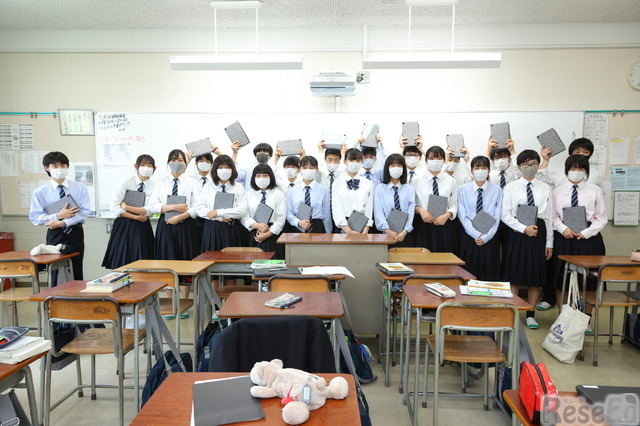 CM3000を持って記念撮影